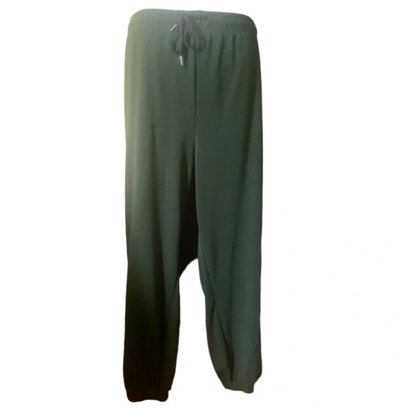 NEW Plus Size Women’s Athletic Suit - Picture 6 of 7